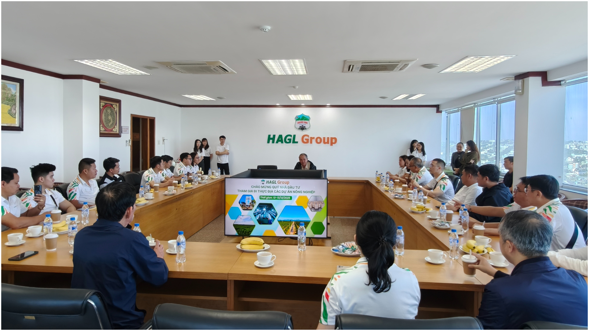 Chủ tịch HĐQT Đoàn Nguyên Đức chủ trì gặp gỡ nhà đầu tư